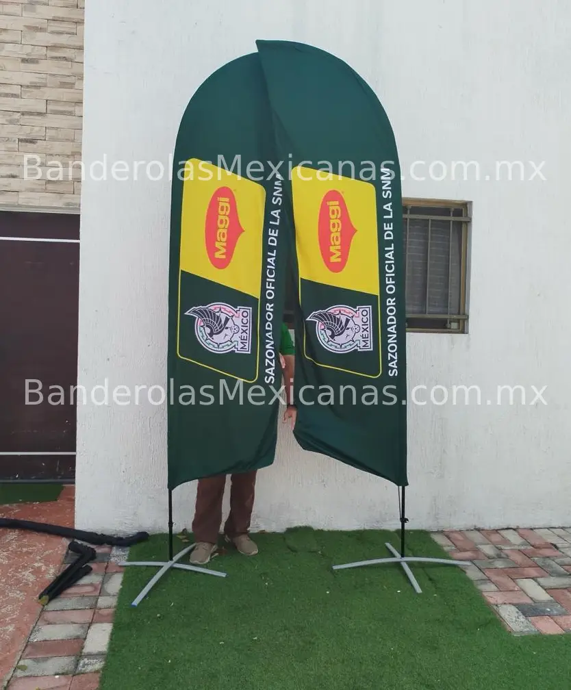 Fabricación de banderas publicitarias personalizadas para corporativos maggi